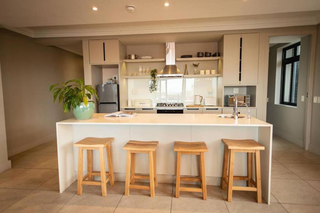 Hermanus Waterfront, Ocean Deluxe - Apartment 2 Экстерьер фото