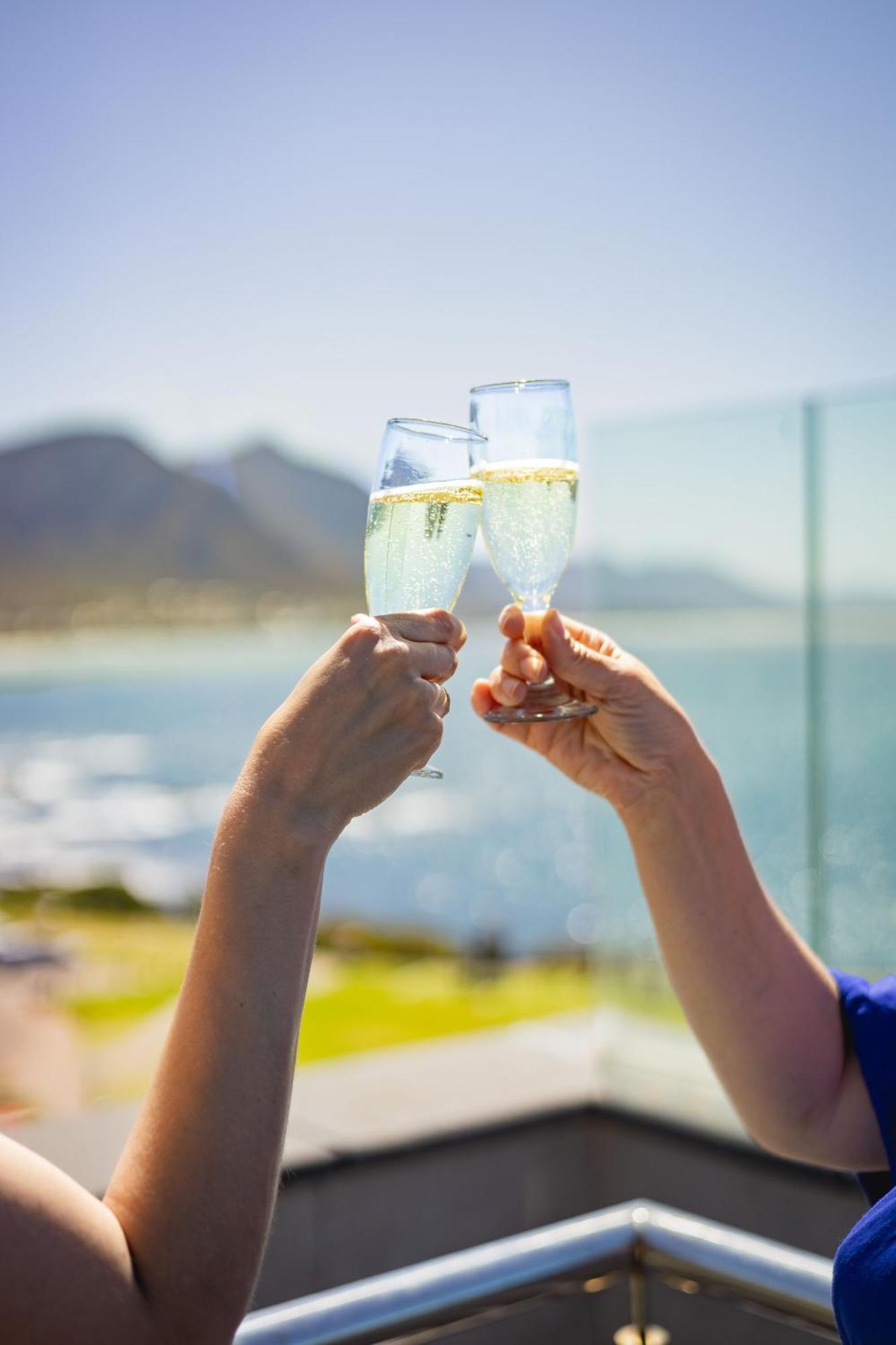 Hermanus Waterfront, Ocean Deluxe - Apartment 2 Экстерьер фото